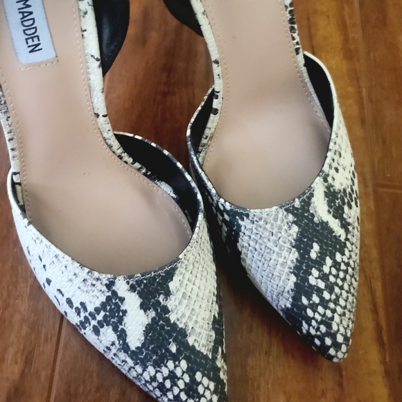 Steve Madden snake skin heels w/ black ankle strap - Picture 6 of 6